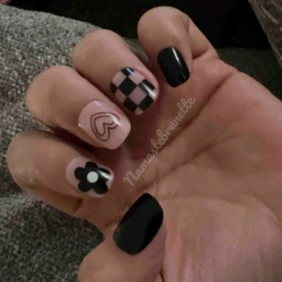 2/$16 Black Hearts & Flowers Press On Nails - Picture 7 of 13